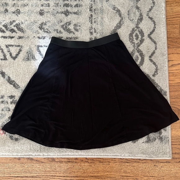 ASOS: Tall Black Skater Flowy Skirt, Size 4 - Picture 3 of 6